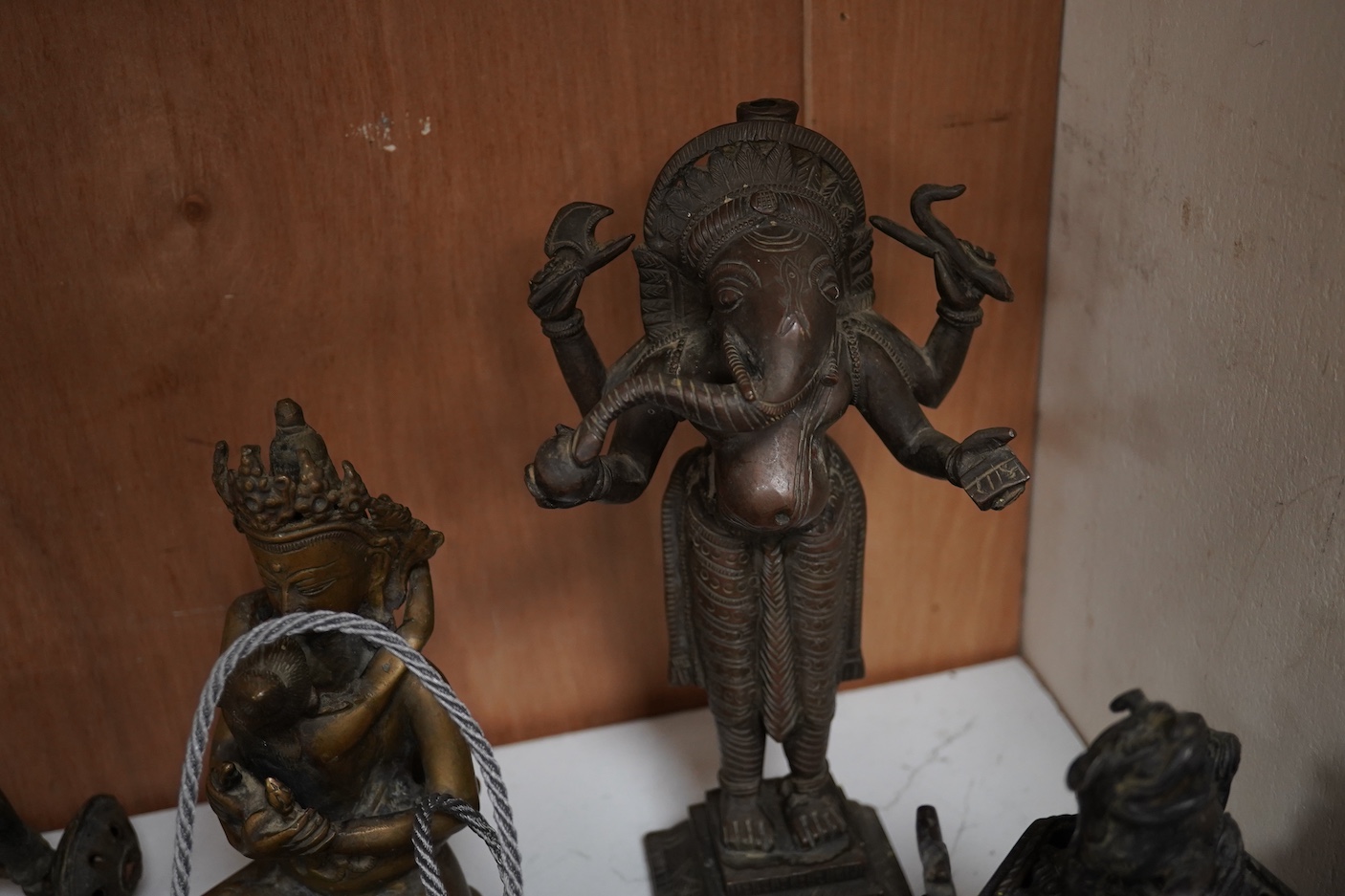 A group of four south east Asian cast bronzes and a gong with mount and beater, 40.5cm